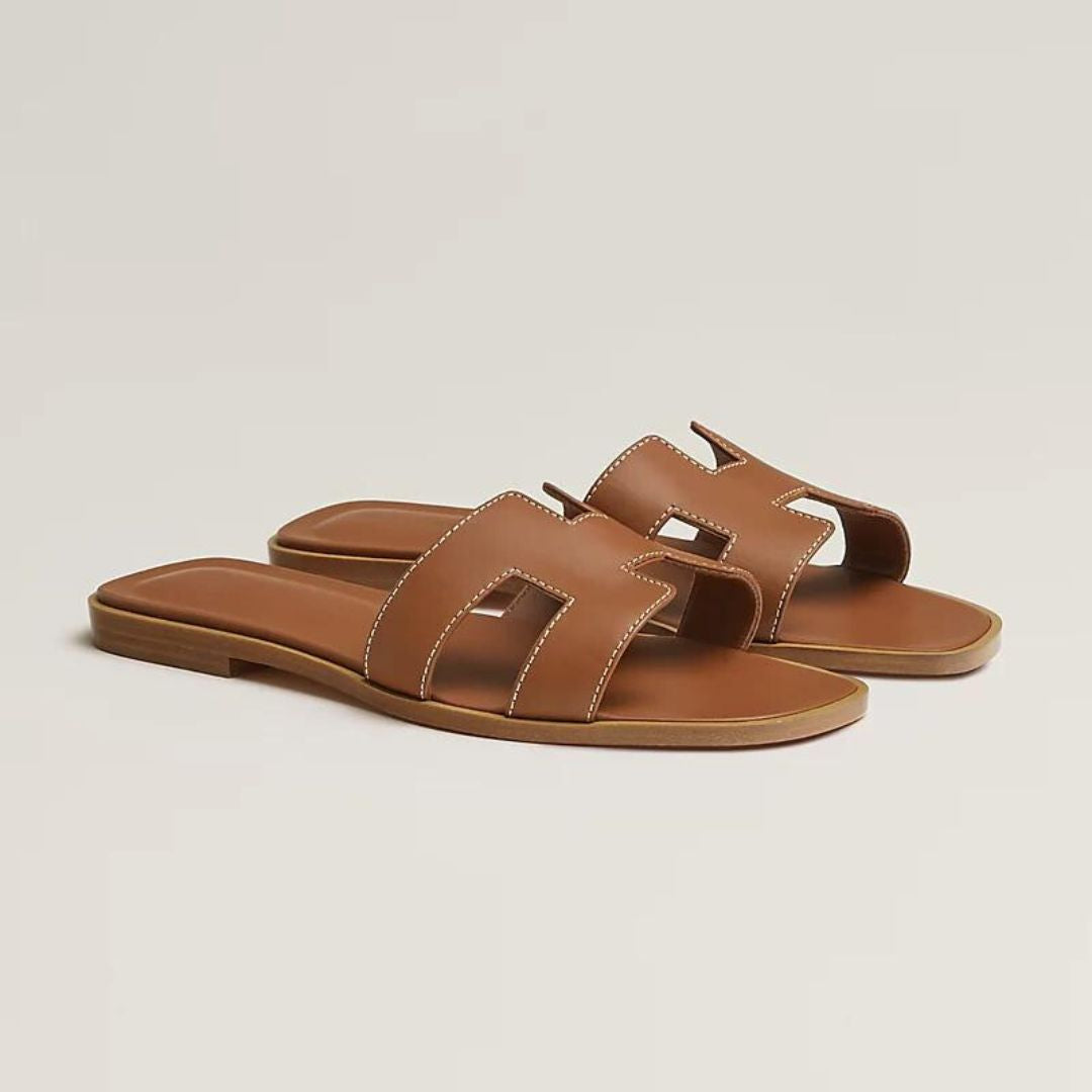 Brigitte | Sandalias Planas Modernas – Diseño Aéreo y Estilo Urbano