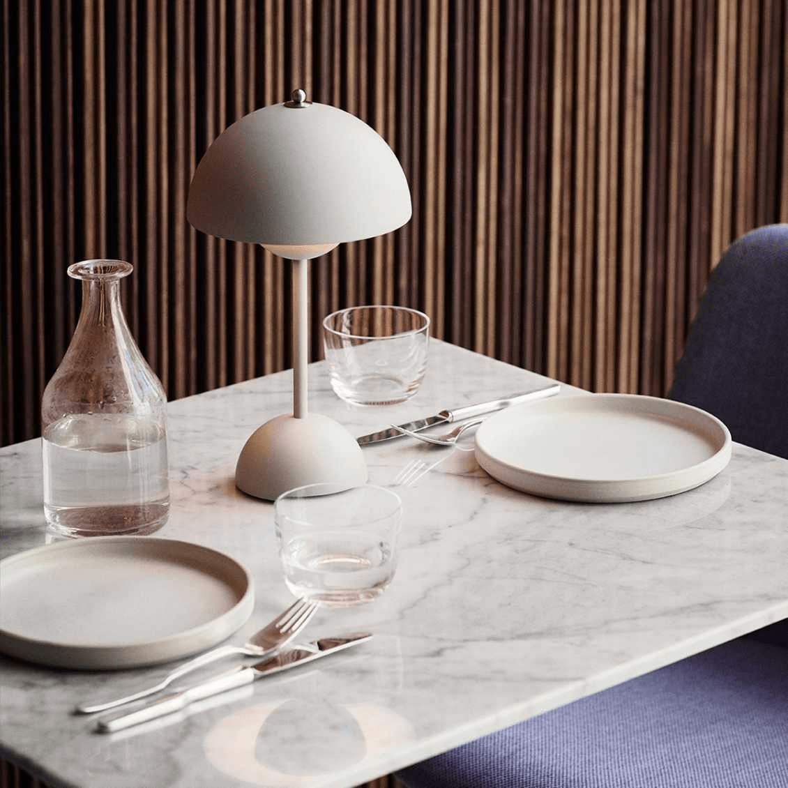 Stolní LED lampa – moderní jednoduchost a funkčnost