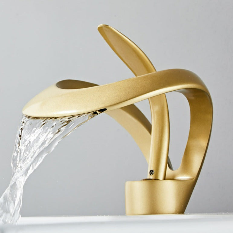 Robinet de baie modern – design curbat și elegant