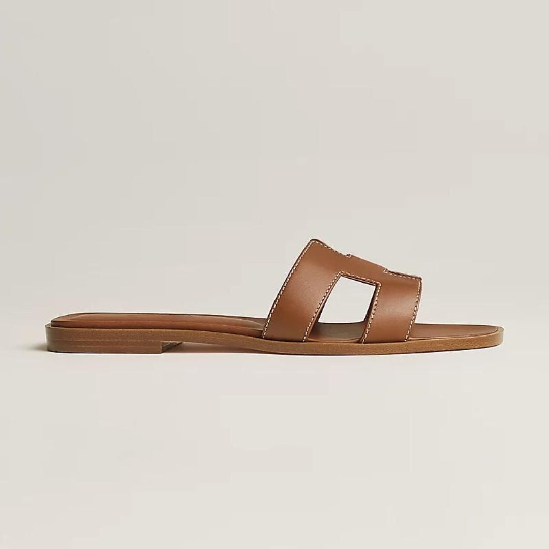 Brigitte | Sandalias Planas Modernas – Diseño Aéreo y Estilo Urbano