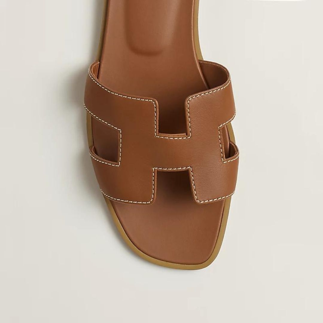 Brigitte | Sandalias Planas Modernas – Diseño Aéreo y Estilo Urbano