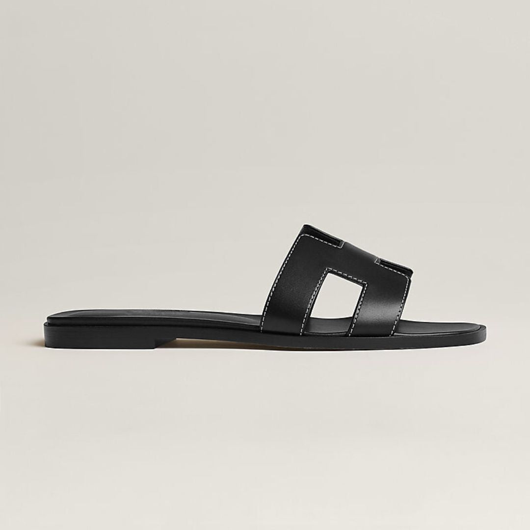 Brigitte | Sandalias Planas Modernas – Diseño Aéreo y Estilo Urbano