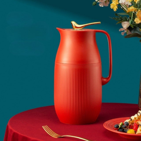 Modern Thermal Carafe - Refined style and practical function