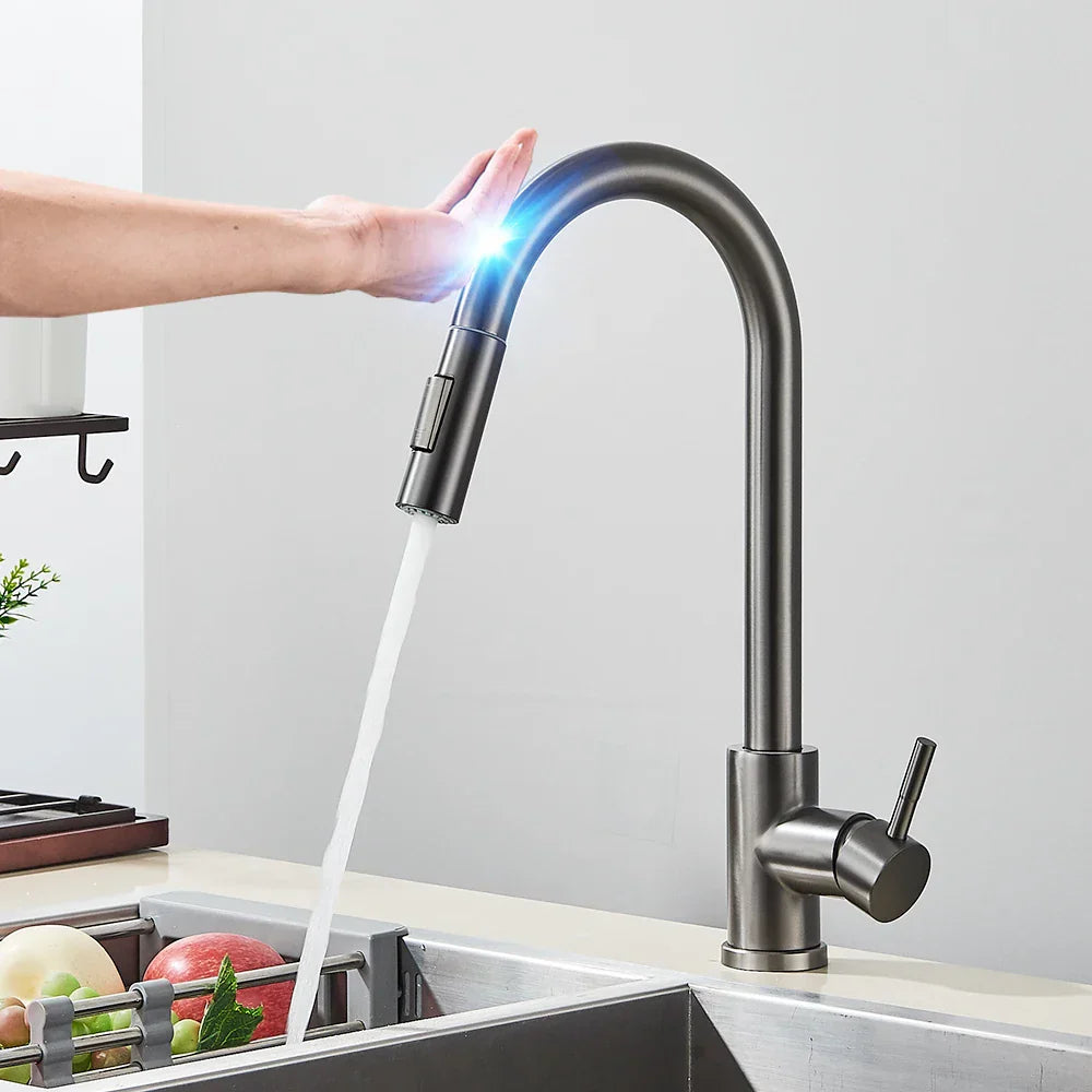 Inteligentní kuchyňská baterie – dotykový senzor a flexibilní sprška