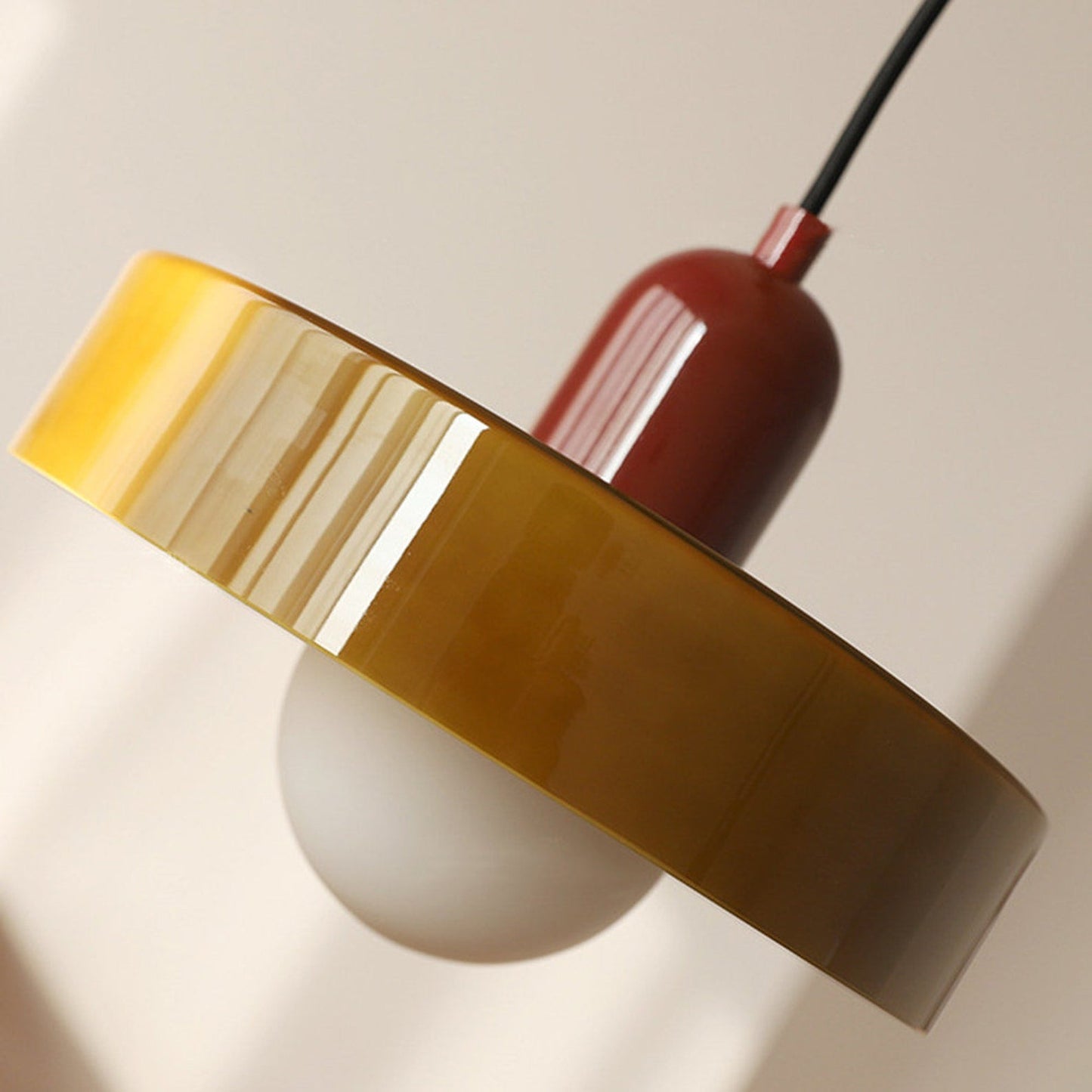 Gekleurd Glazen Hanglamp – Verfijn Uw Ruimtes Met Stijl