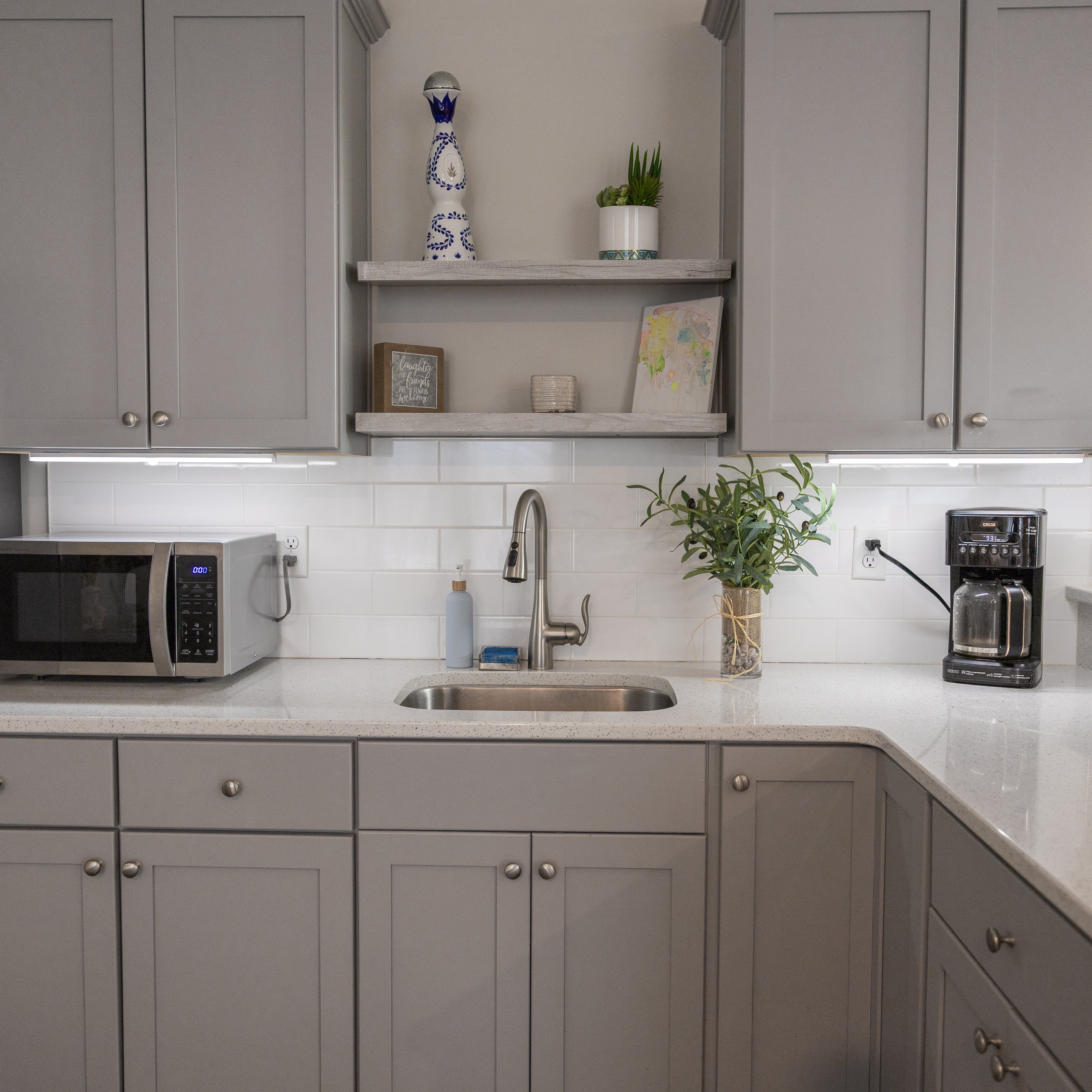 LED-stang under møbel – trådløs belysning og enkel installasjon