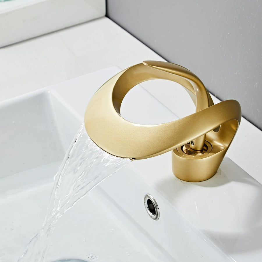 Robinet de baie modern – design curbat și elegant