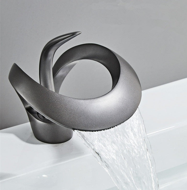 Robinet de baie modern – design curbat și elegant
