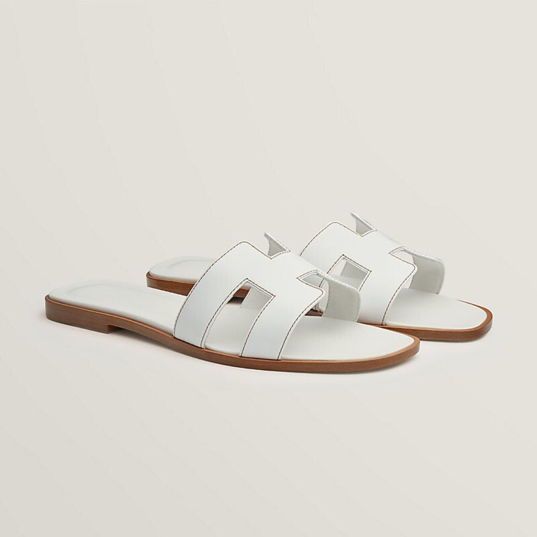Brigitte | Sandalias Planas Modernas – Diseño Aéreo y Estilo Urbano