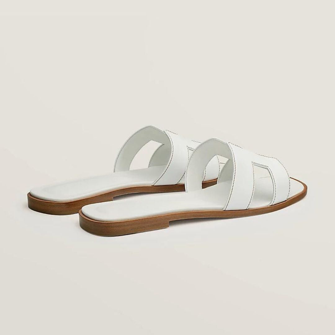 Brigitte | Sandalias Planas Modernas – Diseño Aéreo y Estilo Urbano