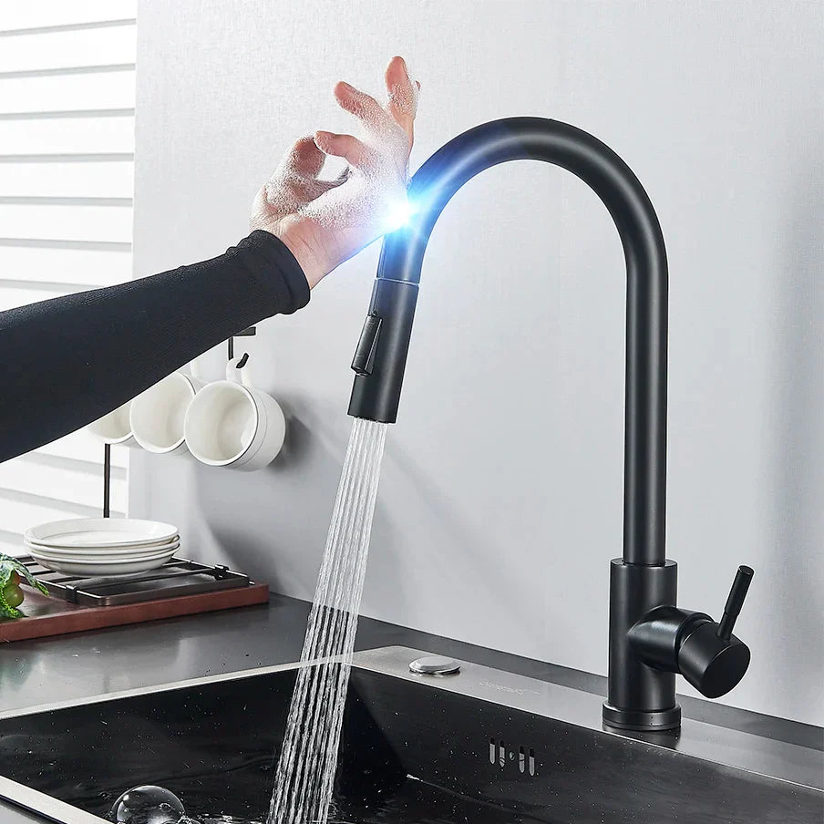 Inteligentní kuchyňská baterie – dotykový senzor a flexibilní sprška