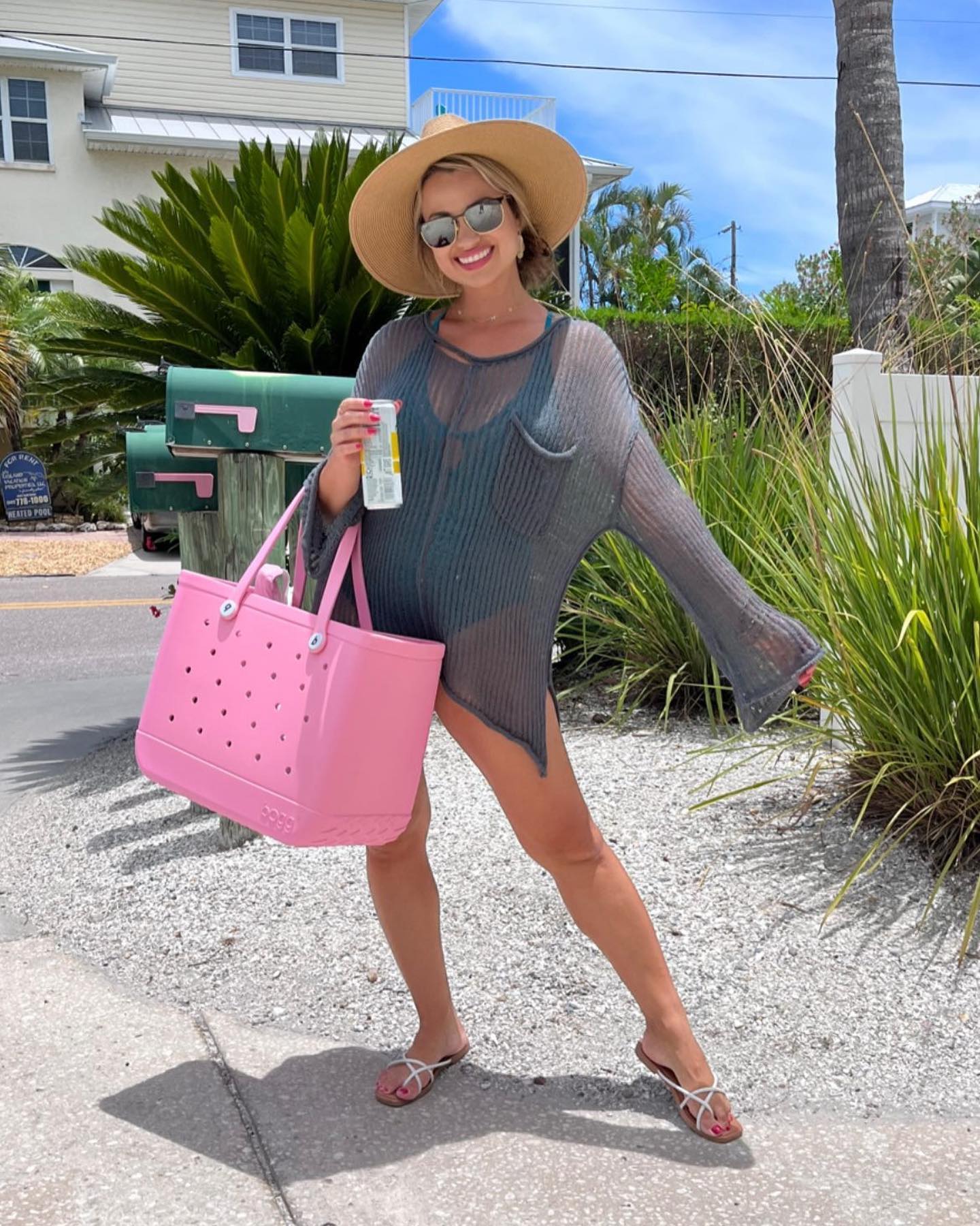 Sztywna torba plażowa - kolorowy design i duża pojemność