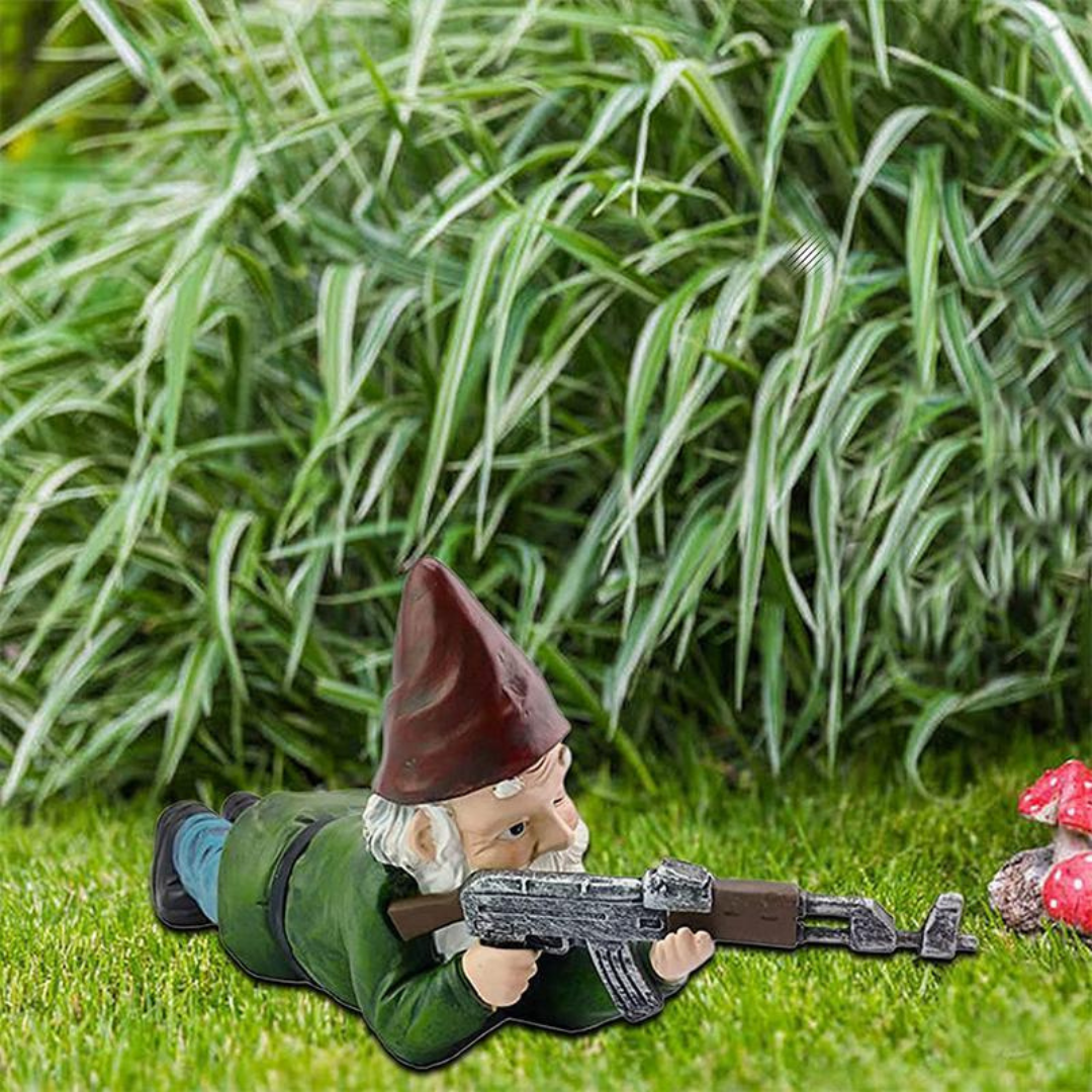 Enano de Jardín Militar – Toca Humor y Defensa Exterior 