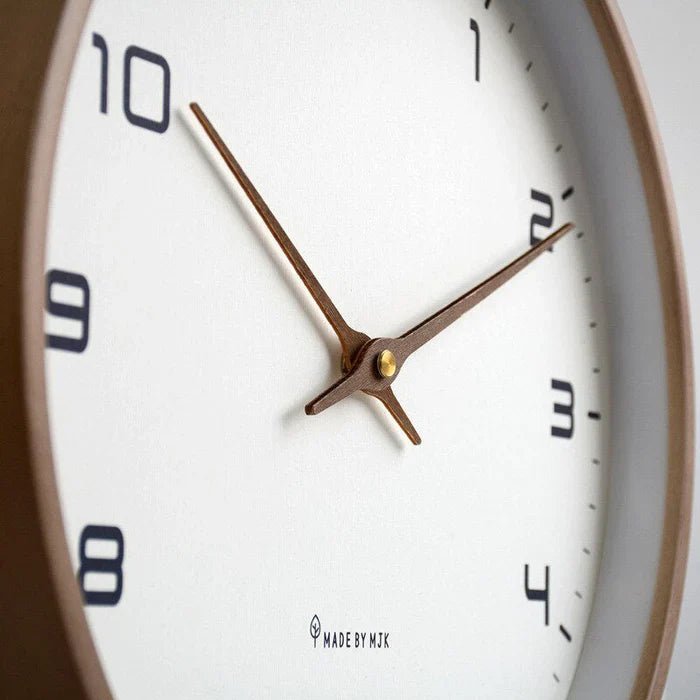Modern Fali Óra – Minimális és Elegáns Dizájn 