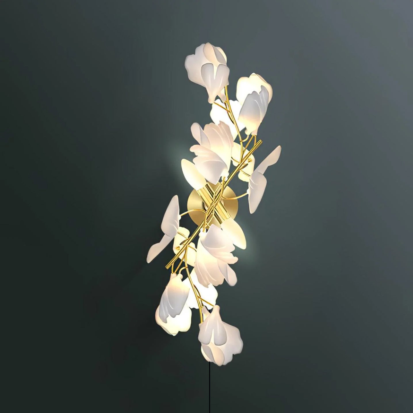 Lampada da parete floreale - Eleganza dorata e luce morbida