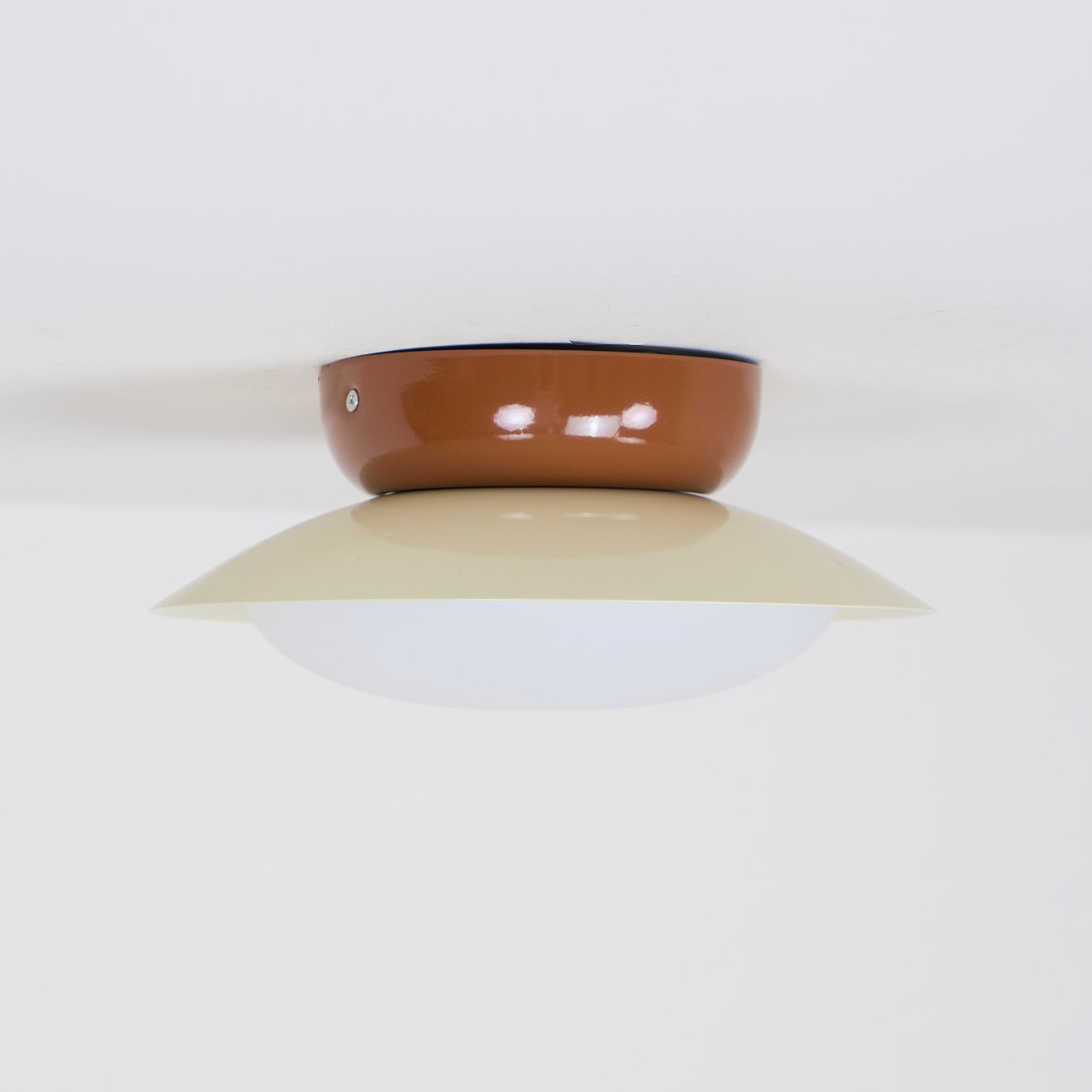 Okrągła lampa sufitowa LED - naturalny blask i dyskretna elegancja