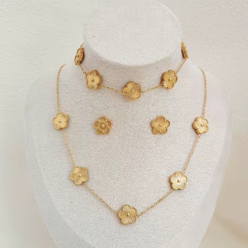 Ensemble De Bijoux   – Élégance Dorée En Acier Inoxydable