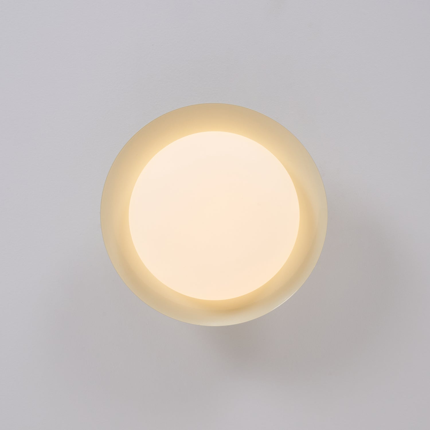 Okrągła lampa sufitowa LED - naturalny blask i dyskretna elegancja