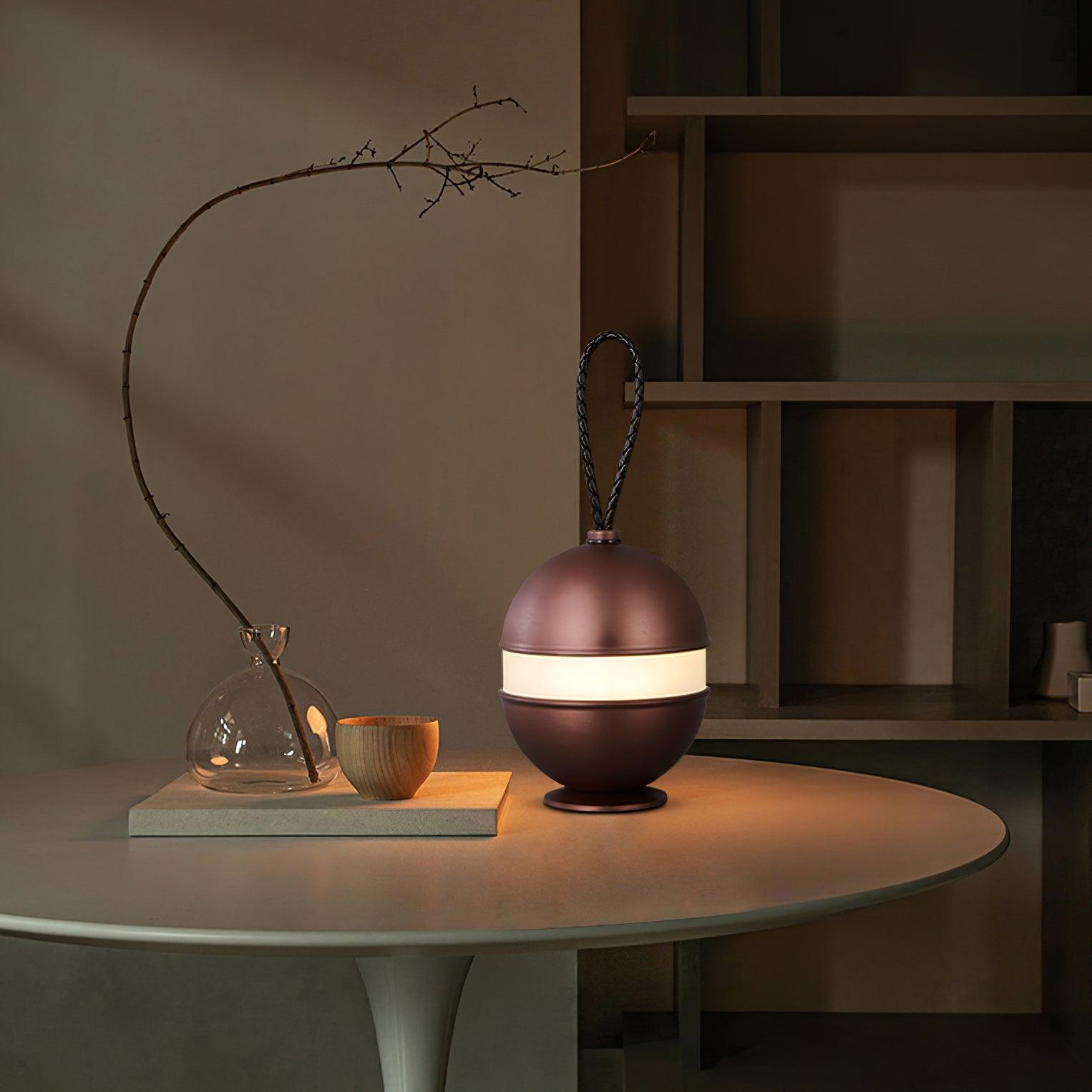 Oppladbar sfærelampe - elegant design og avslappende lys