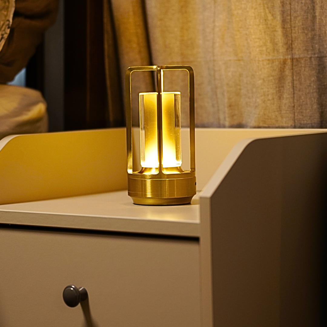 Lâmpada de Mesa Recarregável – Luz Filtrada e Estilo Intemporal 