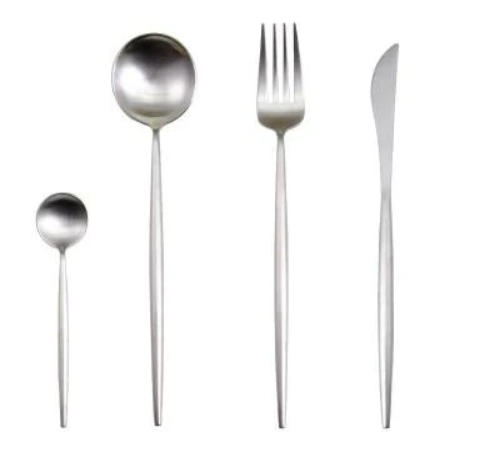 Set di Posate 24 Pezzi – Finitura Chic Per Tavola Raffinata 
