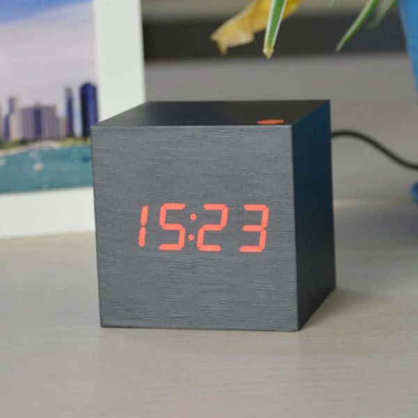 Digitale Klok Cube – Minimalistisch Ontwerp En LED-display 