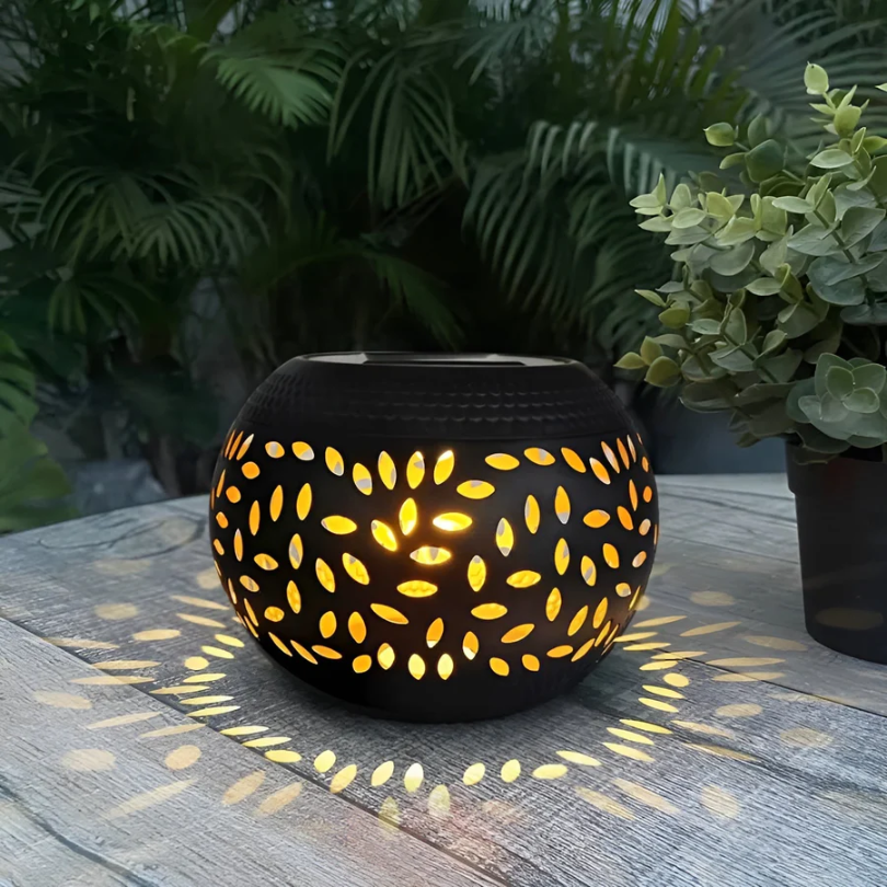 Solarna lampa ogrodowa z efektem świetlnym