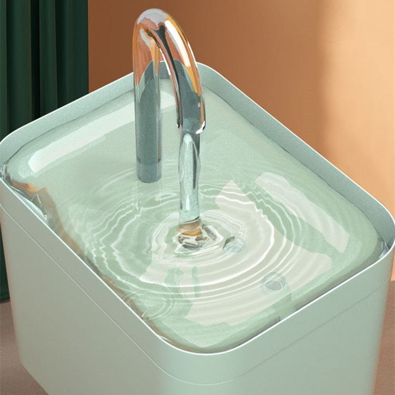 Fuente de Agua para Animales – Circulación Continua y Filtración Efectiva 