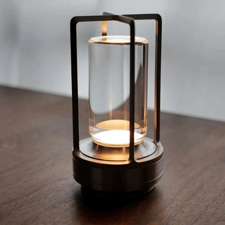 Lâmpada de Mesa Recarregável – Luz Filtrada e Estilo Intemporal 