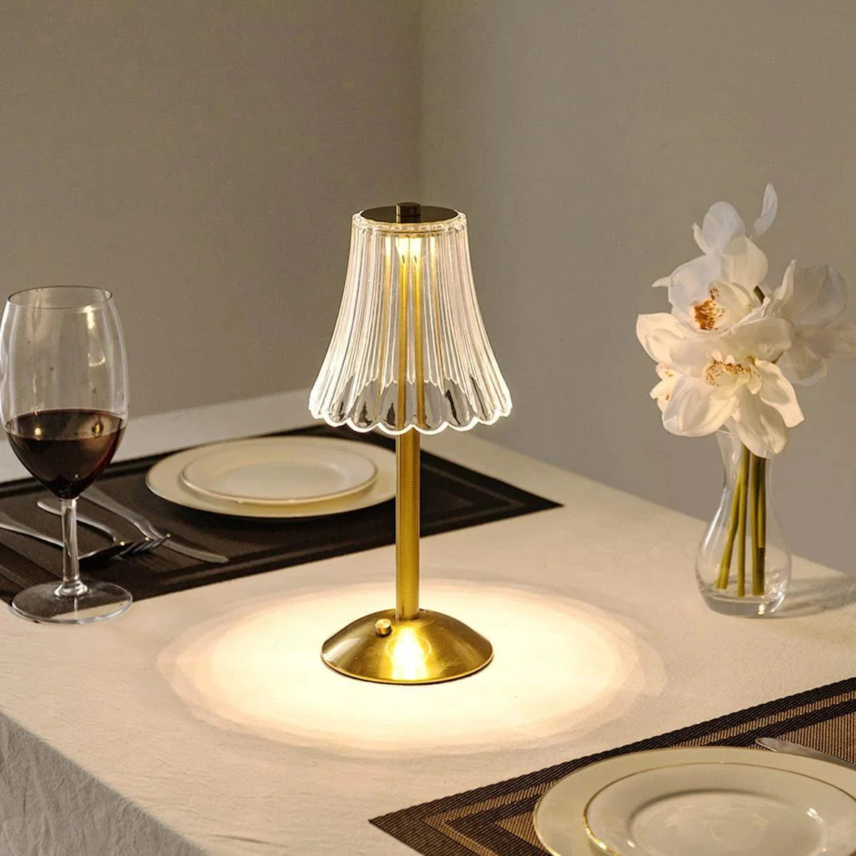 Lámpara de mesa inalámbrica – iluminación nómada y elegante 