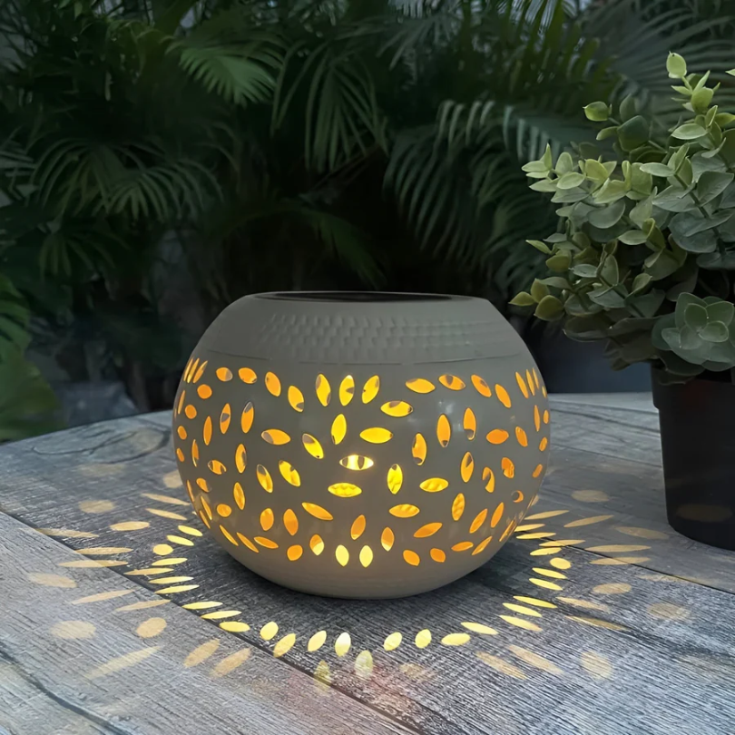 Solarna lampa ogrodowa z efektem świetlnym