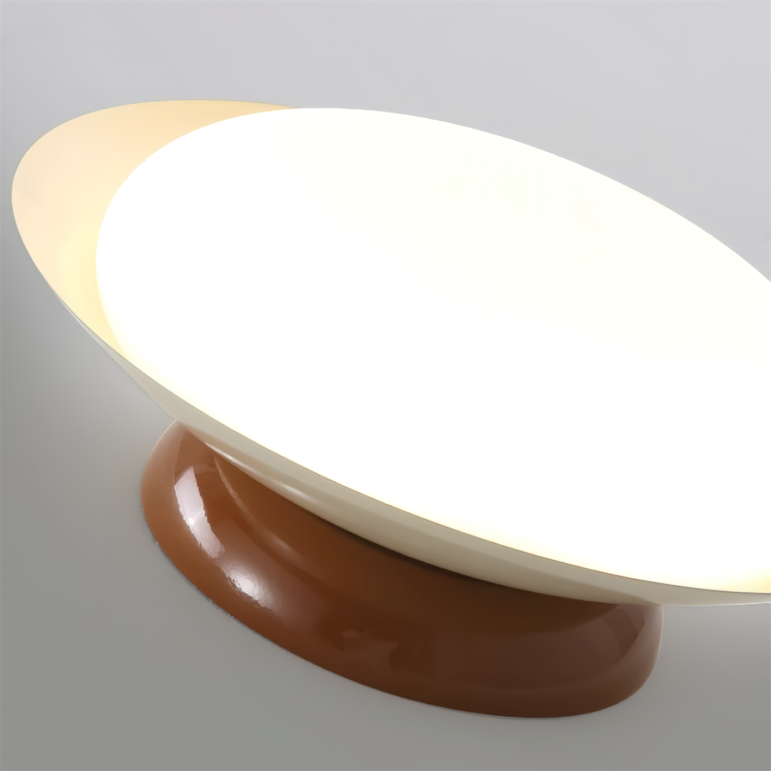 Okrągła lampa sufitowa LED - naturalny blask i dyskretna elegancja