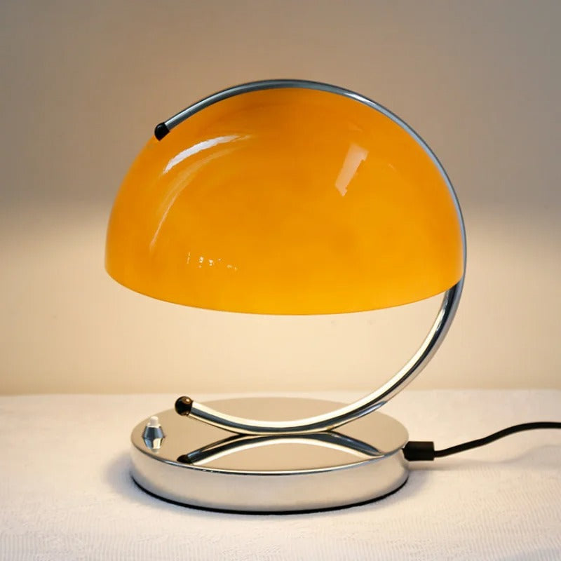 Skrivbordslampa i skandinavisk stil i glas – elegans och modernitet 