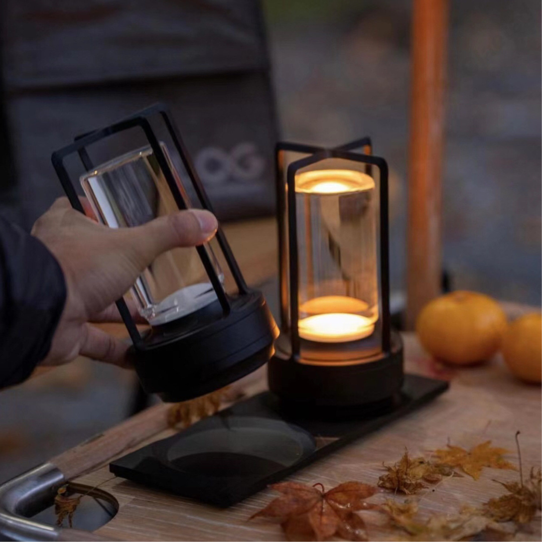 Lâmpada de Mesa Recarregável – Luz Filtrada e Estilo Intemporal 